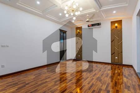 1 Kanal modern Design Upper Portion Available For Rent