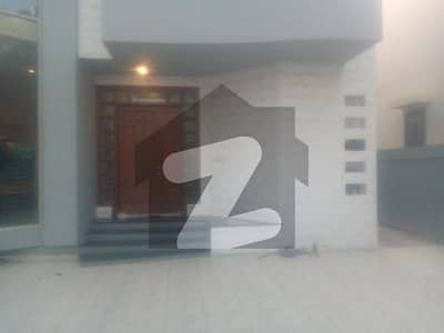 ڈی ایچ اے فیز 7 ڈی ایچ اے ڈیفینس,کراچی میں 4 کمروں کا 1 کنال مکان 14.7 کروڑ میں برائے فروخت۔