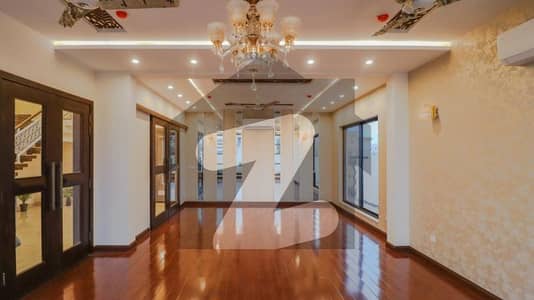 TASK EST OFFER : 05 Marla Modern House Good Location Reasonable Price in 9 TOWN DHA