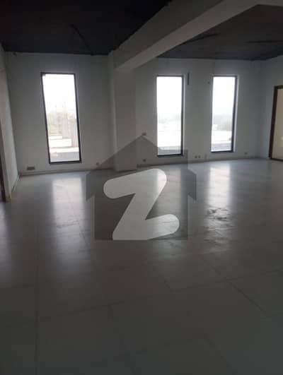 گلبرگ لاہور میں 3 مرلہ Studio دفتر 1.05 لاکھ میں کرایہ پر دستیاب ہے۔