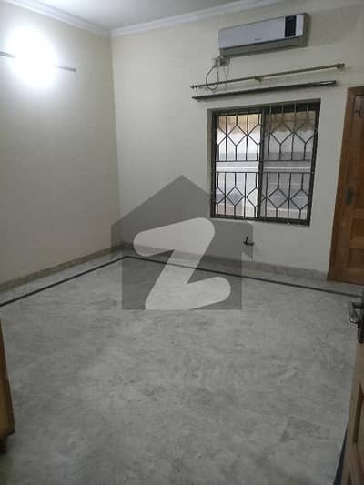 جی ۔ 13 اسلام آباد میں 3 کمروں کا 10 مرلہ بالائی پورشن 93.0 ہزار میں کرایہ پر دستیاب ہے۔