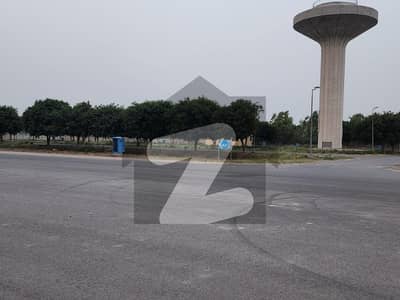 8 Marla Opan Form Facing park Plot Available For Sale Bahria Nasheman Lahore