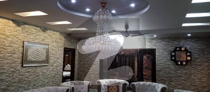 Luxururious Fully Furnished 1000 Yards Bangalow