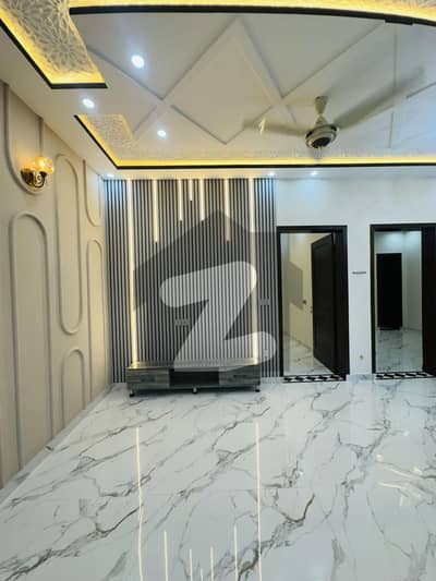 5 MARLA BRAND NEW DESIGNER HOUSE FOR SALE