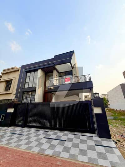 بحریہ آرچرڈ فیز 1 ۔ سینٹرل بحریہ آرچرڈ فیز 1,بحریہ آرچرڈ,لاہور میں 5 کمروں کا 10 مرلہ مکان 4.5 کروڑ میں برائے فروخت۔