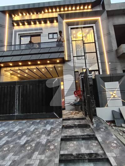 10 Marla Ultra Modern House Prime Location For Sale