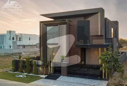 1 KANAL MODERN DESIGN LUXURY VILLA FOR SALE NEAR TO PARK.