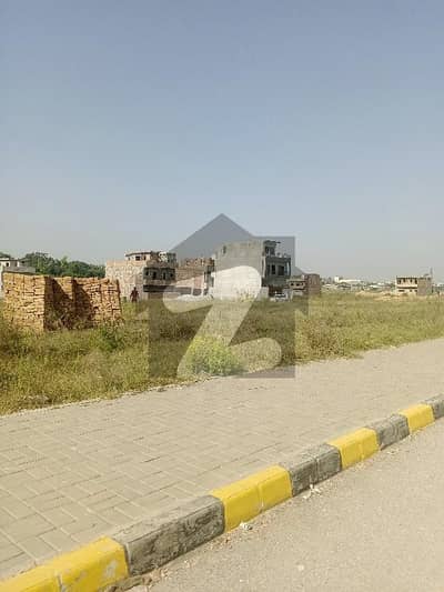 G 15/3 Double Road Plot For Sale Beautiful Location Park Peck