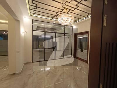 500 SQ YD BUNGALOW AVAILABLE FOR RENT PHASE 8. 500 SQ YD BUNGALOW AVAILABLE FOR RENT PHASE 8.