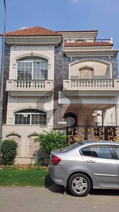 ڈی ایچ اے 9 ٹاؤن ۔ بلاک سی ڈی ایچ اے 9 ٹاؤن,ڈیفنس (ڈی ایچ اے),لاہور میں 3 کمروں کا 5 مرلہ مکان 2.65 کروڑ میں برائے فروخت۔