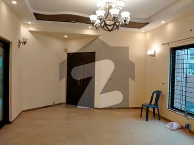 ڈی ایچ اے فیز 3 - بلاک ایکس فیز 3,ڈیفنس (ڈی ایچ اے),لاہور میں 4 کمروں کا 10 مرلہ مکان 1.9 لاکھ میں کرایہ پر دستیاب ہے۔