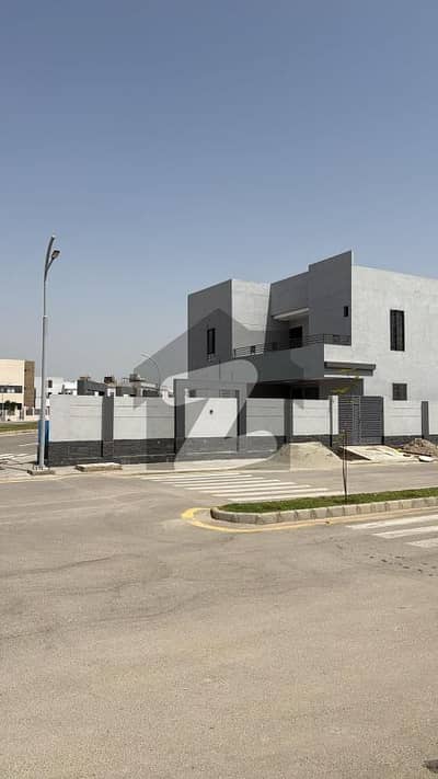 Luxury 400 Yards Saima Down Town Corner Bungalow For Rent | 6 Rooms With Lawn & Parking
