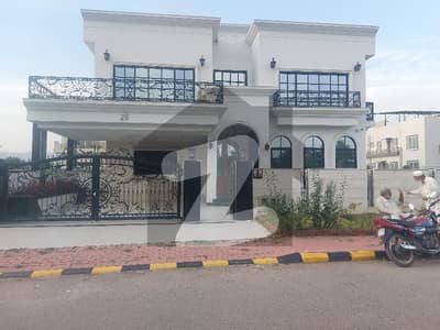 بحریہ انکلیو - سیکٹر بی1 بحریہ انکلیو,بحریہ ٹاؤن,اسلام آباد میں 6 کمروں کا 1 کنال مکان 12.5 کروڑ میں برائے فروخت۔