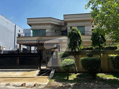 1 KANAL ELEGANT SUPER HOT LOCATED BUNGALOW IS AVAILABLE IN THE BEST BLOCK OF DHA LAHORE.