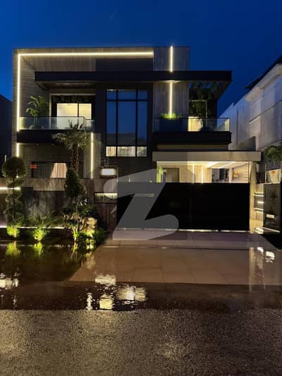 1 Kanal Designer House Available For Rent