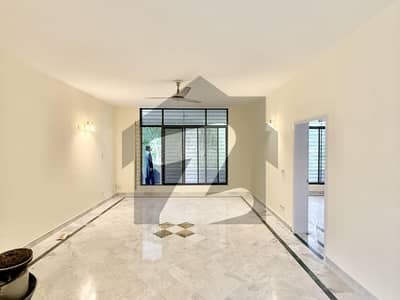 Beautiful 5 Bedroom House For Rent In Prime Location F-8 Islamabad | House For Rent In F-8 Islamabad | 5 Bedrooms Attached Baths | Spacious Luxury Family House