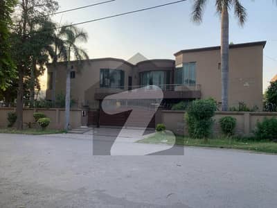 21 Marla Corner Double Unite , Double Gate Well Maintained House For Sale (100% Original Pics)