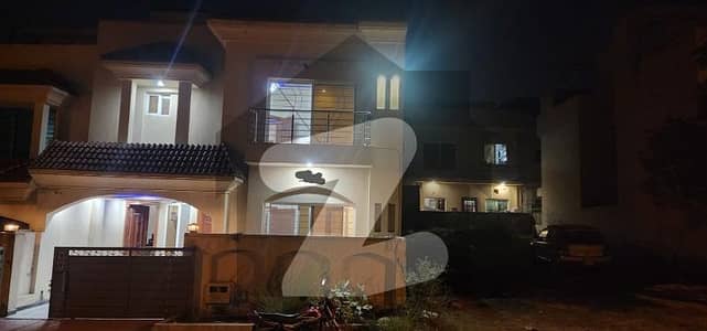 بحریہ ٹاؤن راولپنڈی راولپنڈی میں 2 کمروں کا 7 مرلہ زیریں پورشن 44.0 ہزار میں کرایہ پر دستیاب ہے۔
