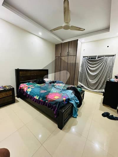 1 KANAL SINGLE STOREY HOUSE AVAILABLE FOR SMALL FAMILY & 3 MONTHS SECURITY, 2 MONTHS ADVANCE & 1 MONTH COMMISSION