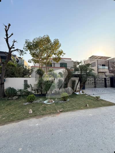 1 KANAL ELEGANT SUPER HOT LOCATED FURNISHED BUNGALOW IS AVAILABLE IN THE BEST BLOCK OF DHA LAHORE