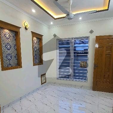 جی ۔ 14 اسلام آباد میں 4 کمروں کا 5 مرلہ مکان 5.25 کروڑ میں برائے فروخت۔