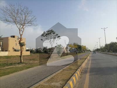 ڈی ایچ اے فیز 6 - بلاک ای فیز 6,ڈیفنس (ڈی ایچ اے),لاہور میں 8 کنال رہائشی پلاٹ 62.0 کروڑ میں برائے فروخت۔