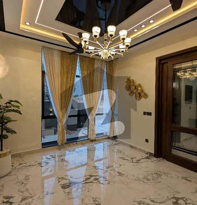 Get This Amazing 10 Marla House Available In Bahria Town - Sector E