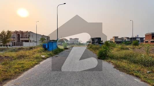 W 687 KANAL CORNER PLOT FACING PARK GOOD LOCATION PLOT