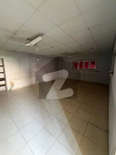 Gulshan Vip Block-5 Near Main Road 1500 Yard Double Story 13 Huge Hall Rooms
