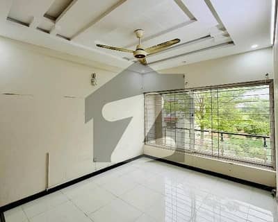 1 Kanal House Situated In E-11/3 For sale 1 Kanal House Situated In E-11/3 For sale