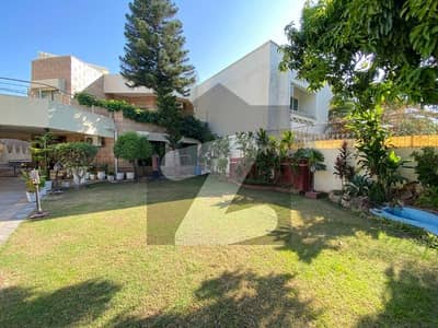 1000 Square Yards House Available In F-8/1 For rent