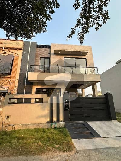 5 Marla Luxurious House in DHA Phase 9 Town, Lahore