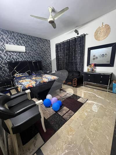 15 MARLA VERY BEAUTIFUL UPPER PORTION WITH SEPARATE GATE AVAILABLE FOR RENT