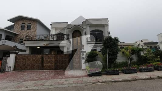 Prime Location 1 Kanal House In DHA Defence For sale At Good Location Prime Location 1 Kanal House In DHA Defence For sale At Good Location