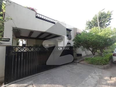 Corner House With Lawn Is Available For Sale In Askari 12