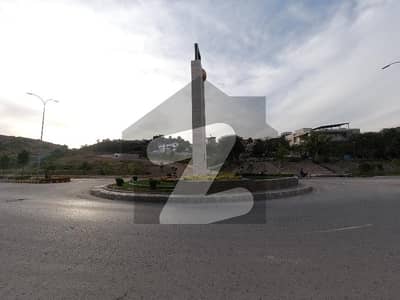 ڈی ایچ اے ڈیفینس اسلام آباد میں 8 مرلہ کمرشل پلاٹ 8.45 کروڑ میں برائے فروخت۔