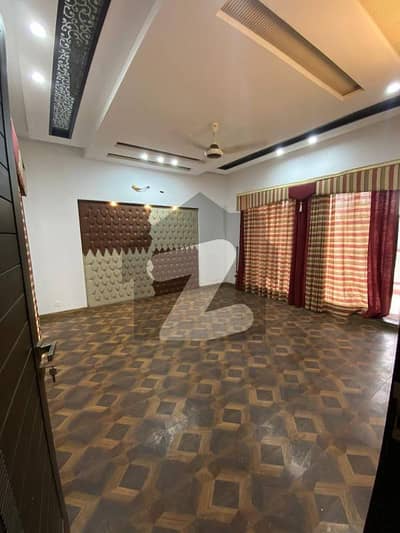 1 Kanal Upper Portion Seprate Gate Like New Available For Rent Hot Location