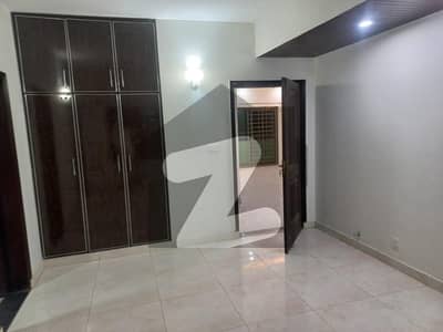 Affordable Prime Location Flat Of 10 Marla Is Available For sale