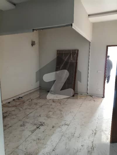 2 bed flat with lift