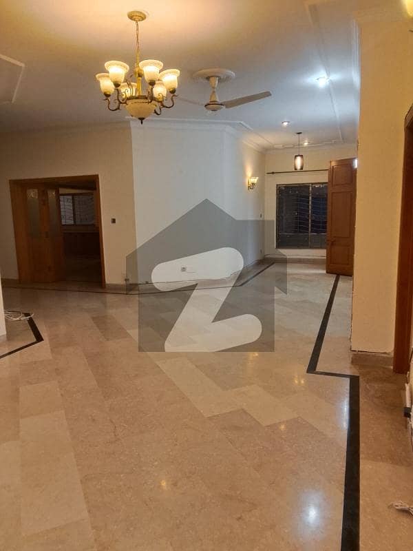 GROUND PORTION AVAILABLE FOR RENT IN E11 GROUND PORTION AVAILABLE FOR RENT IN E11