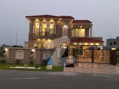 ڈی ایچ اے فیز 7 ڈیفنس (ڈی ایچ اے),لاہور میں 5 کمروں کا 1 کنال مکان 8.1 کروڑ میں برائے فروخت۔
