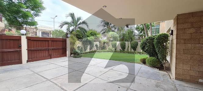 DHA 500 YARDS BEAUTIFUL BUNGALOW FOR RENT