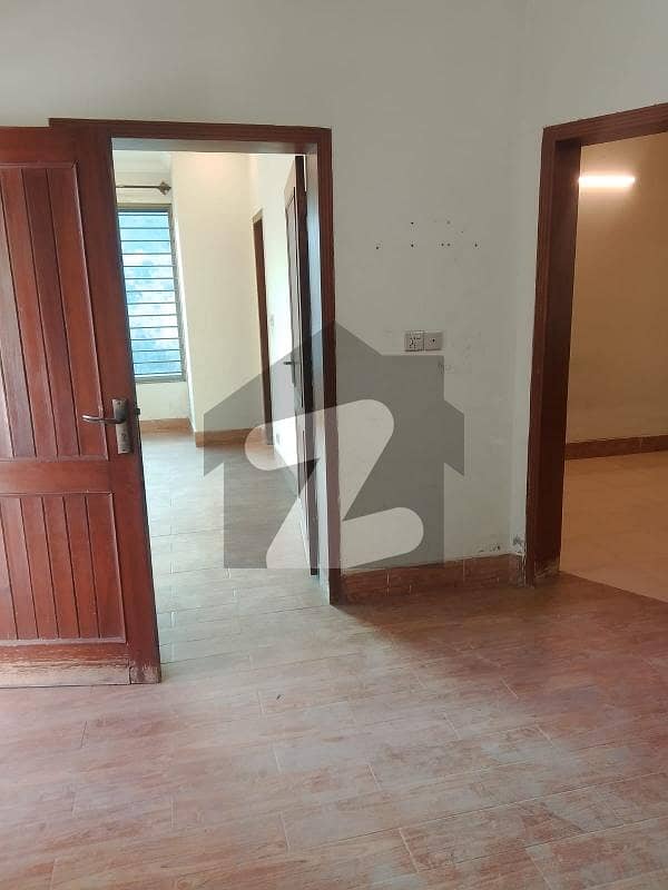 G13-4 House available for rent 25/40 ground portion G13-4 House available for rent 25/40 ground portion