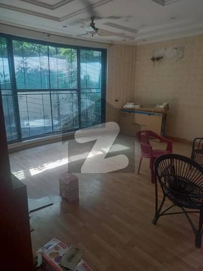 32 Marla Old Demolishable For Sale