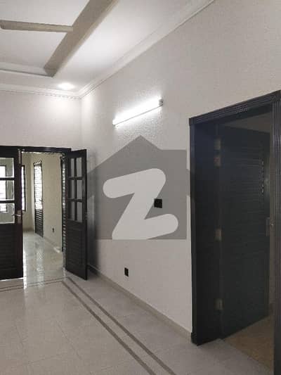 PRIME LOCATION LUSH CONDITION KANAL HOUSE AVAILABLE FOR RENT