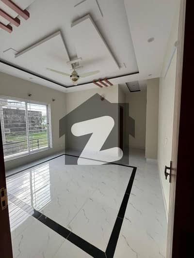 ٹاپ سٹی 1 اسلام آباد میں 6 کمروں کا 1 کنال مکان 7.35 کروڑ میں برائے فروخت۔