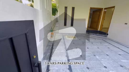 10 Marla Double Unit House For Sale.