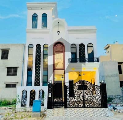 سٹی ہاؤسنگ سوسائٹی گوجرانوالہ میں 6 کمروں کا 5 مرلہ مکان 2.5 کروڑ میں برائے فروخت۔