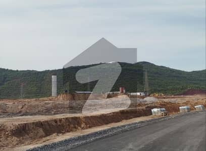 مارگلہ انکلیو اسلام آباد میں 1 کنال رہائشی پلاٹ 5.6 کروڑ میں برائے فروخت۔