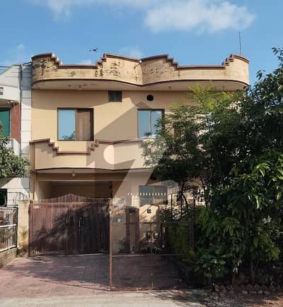 30x60 Beautiful House For Sale In G-13